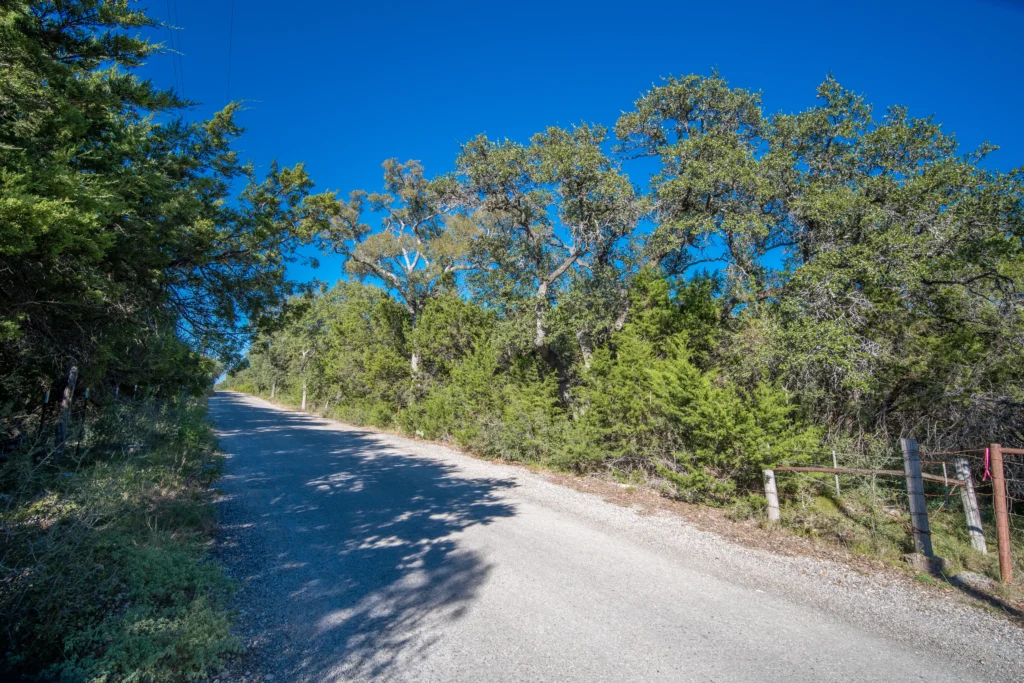 Private road along the edge of Stiller Bach South